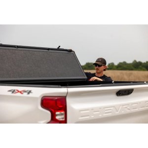 Hard bed cover tri-fold low profile Rough Country 5'8"