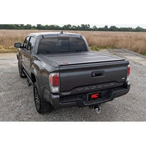 Hard tri-fold bed cover Rough Country low profile 5'