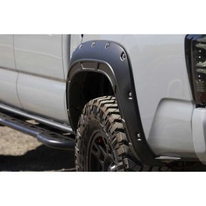 Front and rear fender flares Rough Country Defender Pocket