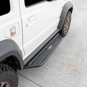Side steps Go Rhino Dominator D6
